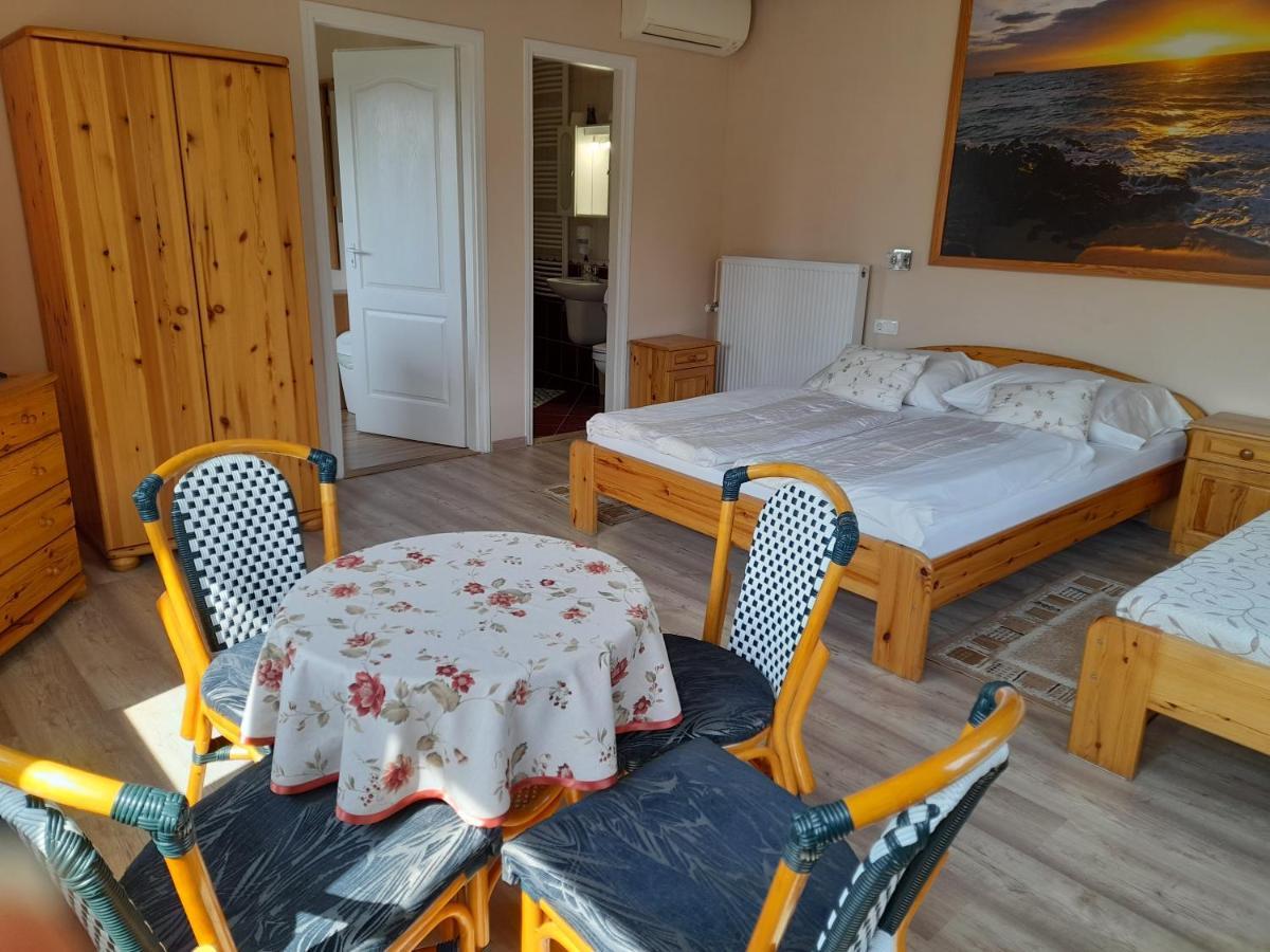 시글리게트 Rozsakert Vendeghaz B&B 외부 사진